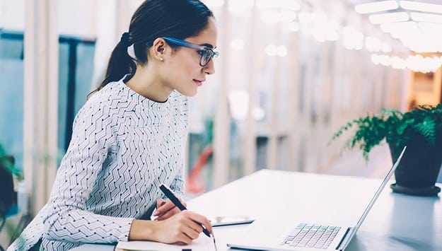 woman analyzing correspondent banking relationships