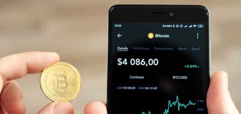 employee analyzing their virtual currency compliance program